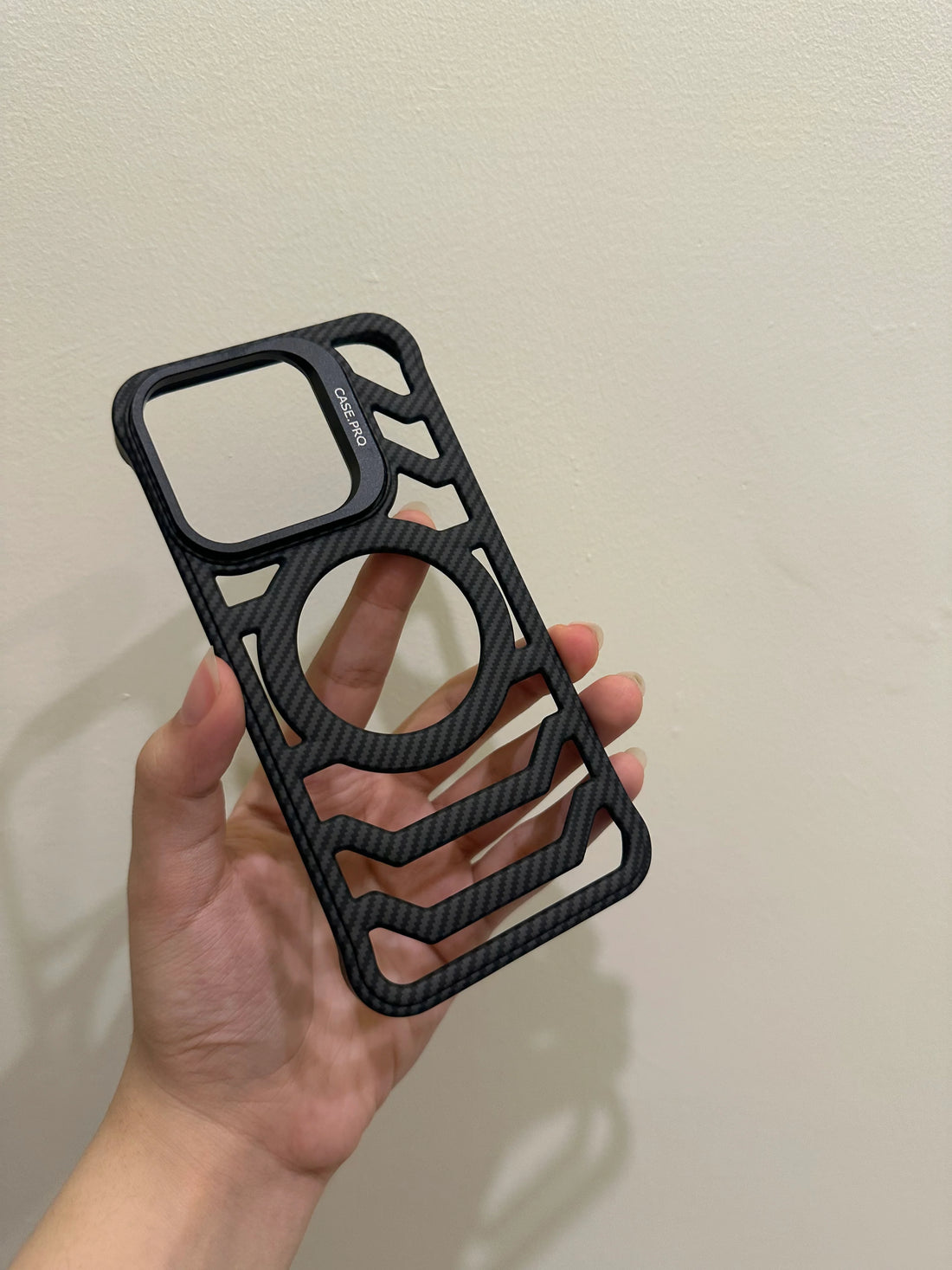 Flex Carbon Fiber Pattern Camera Stand Case iphone 16